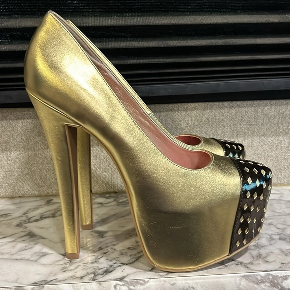 Shoe Republic LA Venerable Women’s Gold Platform Flat Almond Black Toe Heels NIB - Picture 2 of 8